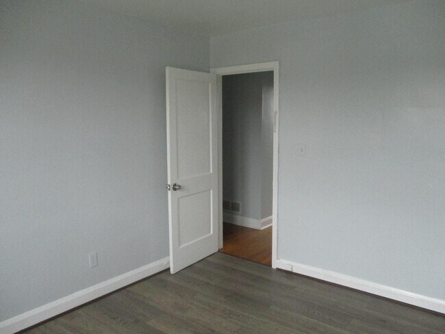 Building Photo - 2863 Edgecombe Cir S