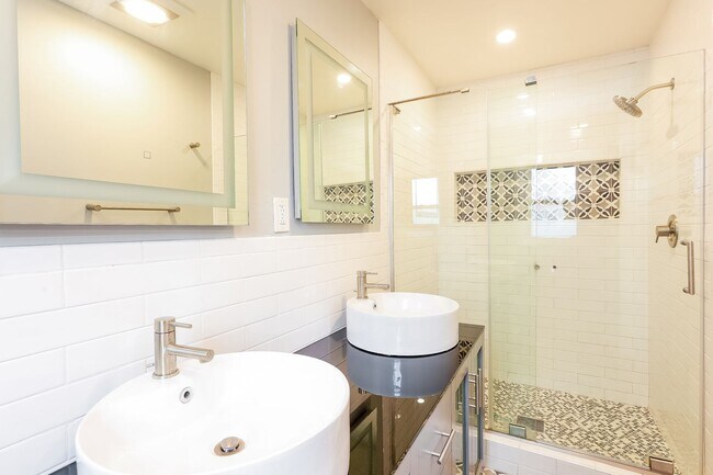 Building Photo - Beautiful 3 Bedroom Home In Millsmont!