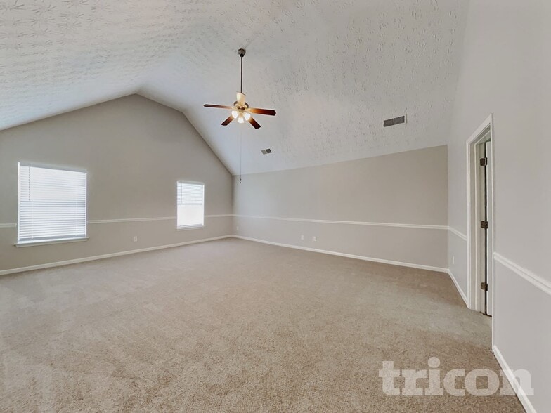 Building Photo - 25 Heaton Dr