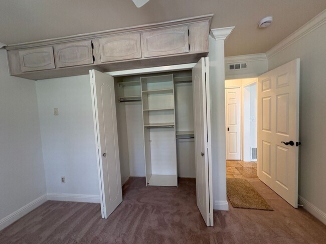 Building Photo - Spacious House - 2 stories - 4 Bedrooms + 2.5 Baths & large 2 car garage