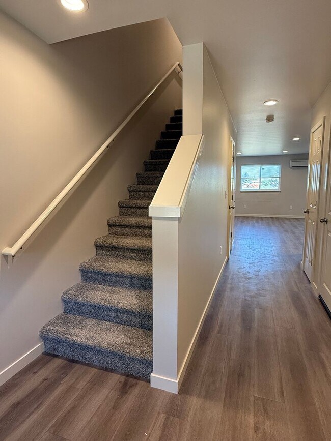 Building Photo - 5305 Smitten Street #2