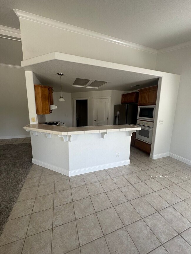 Building Photo - 4 BED/2 BATH IN REDDING IN THE WESTSIDE ES...