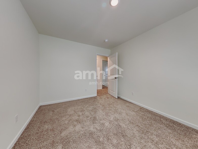 Building Photo - 1306 W 16th Ave