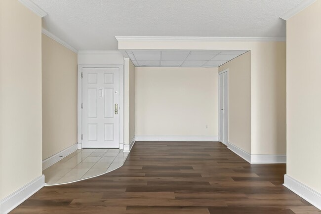 Building Photo - Martha Custis 319_