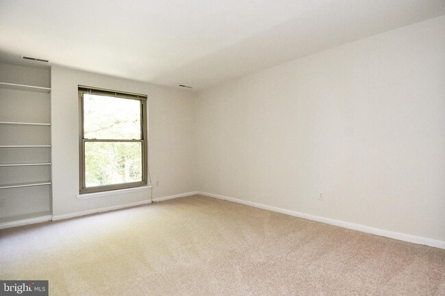 Building Photo - Commuter friendly location has easy access to I495 & Route 50. Metro bus stop in community.