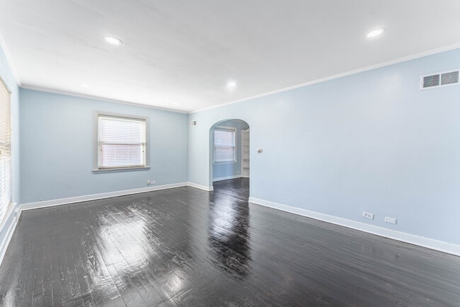 Building Photo - 2116 S 21st Ave