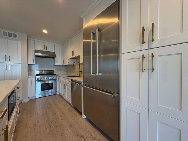Building Photo - 32 Perego Terrace