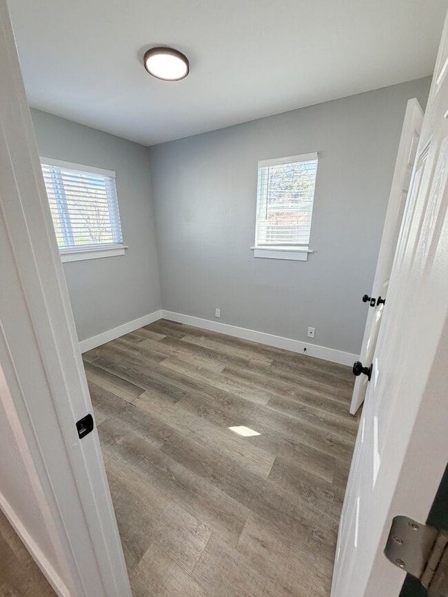 Building Photo - 2 Bedroom, 1 Bathroom Home