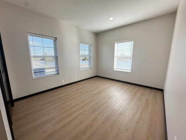 Building Photo - Beautiful 2 Bed, 2 Bath Apartment in PRIME location!  Furnished & Unfurnished Options Available!