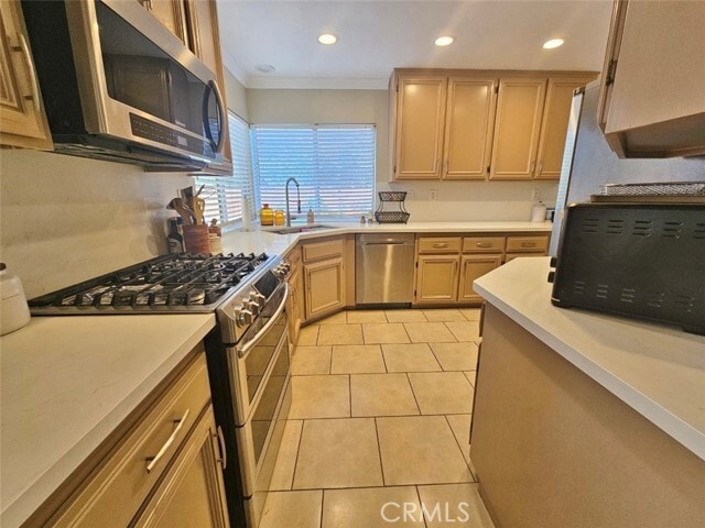 Building Photo - 39620 Glenwood Ct