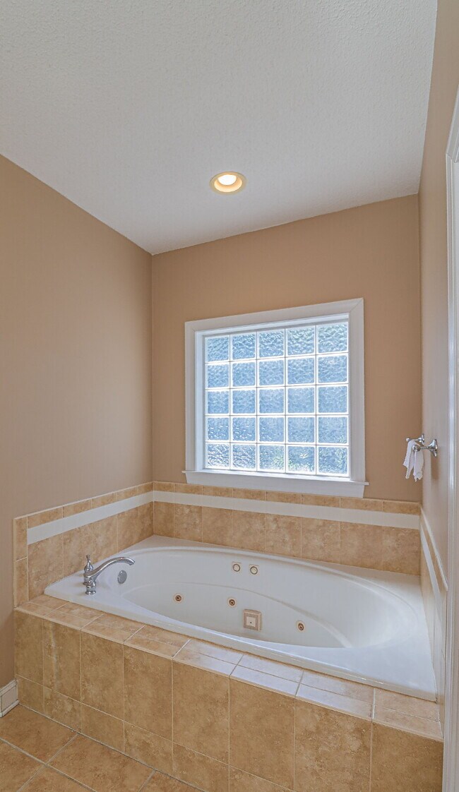 Building Photo - Stunning & Spacious Home in Walnut Hill! 4 Bedrooms | 4 Bathrooms w/ Lawn Care and Trash Service ...