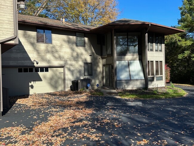 Building Photo - 6311 Saint Andrews Dr