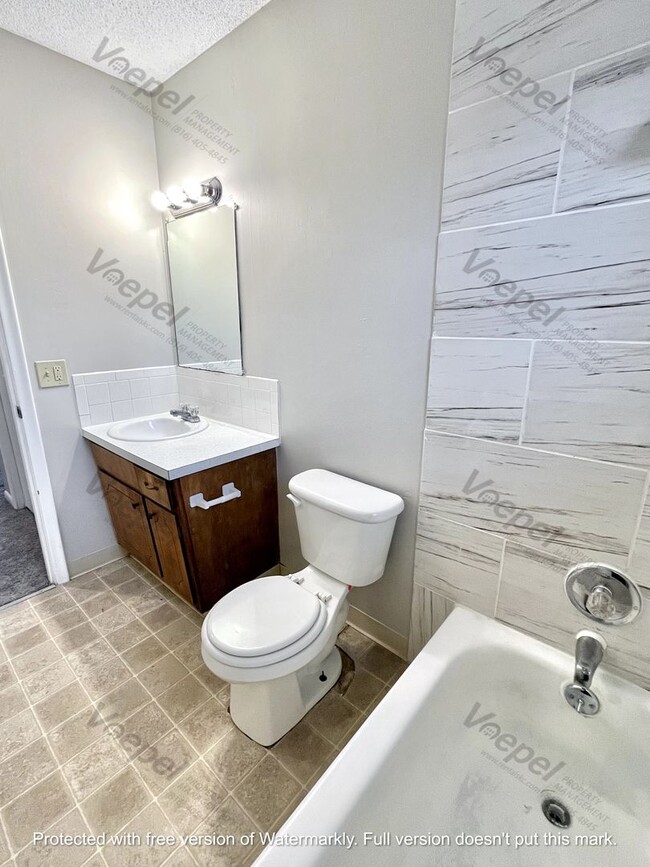 Building Photo - 7211-7211 Montana Ave