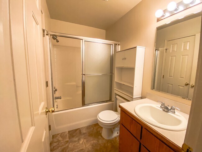 Building Photo - 3025 N Maple Grove Rd