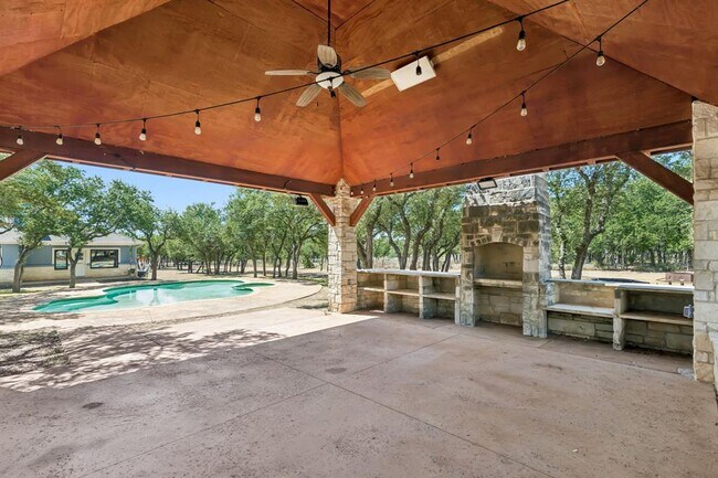 Building Photo - 501 Lone Star Dr