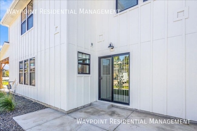 Building Photo - 1671 E Cutgrass Ln