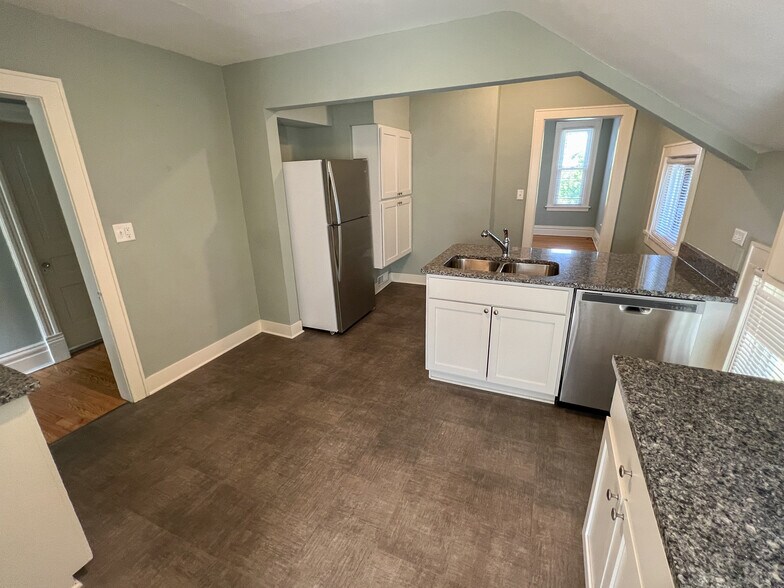 Building Photo - 710 Morris Ave SE