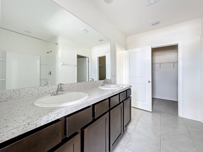 Building Photo - 12744 Lateral Root Dr