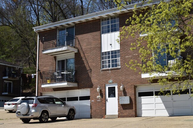 Interior Photo - NOLL AVENUE -- 070