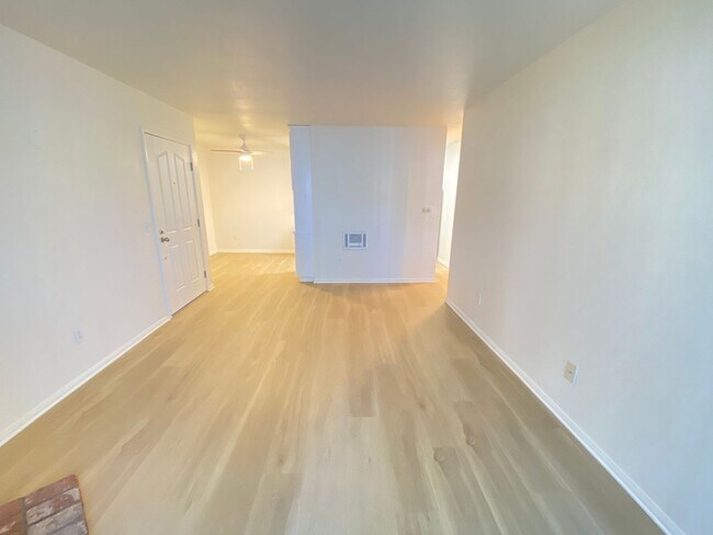Building Photo - 1 Bedroom, 1 Bath Condo in Pacific Pines Community