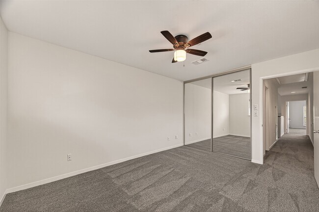 Building Photo - 7655 S Braeswood Blvd