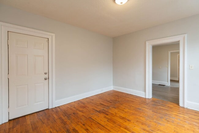 Building Photo - 323 S Raleigh St