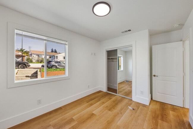 Building Photo - 1671 Mono Ave