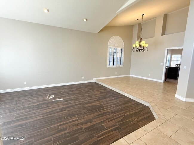 Building Photo - 902 W Sherri Dr