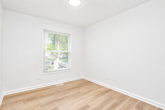 Building Photo - 7777 Ramsgate Cir S