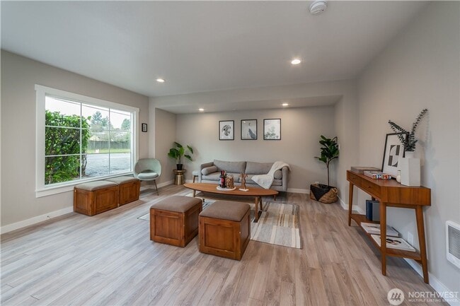 Building Photo - North Seattle - Pinehurst Updated 3 Bedroom 2 Bath Rambler