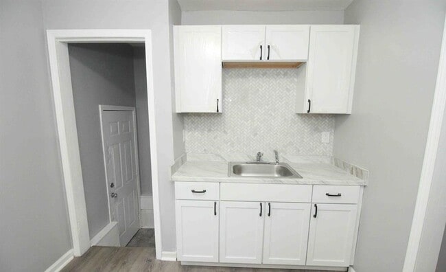 Building Photo - 19363 Rosemont Ave