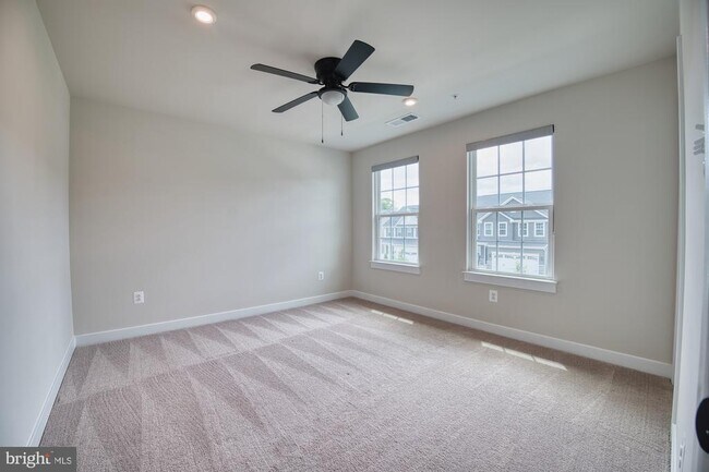 Building Photo - 3163 Dodder Wy