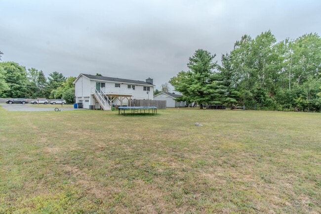 Building Photo - 102 Pine Dr