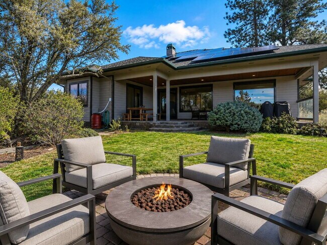 Building Photo - Beautiful 3-Bedroom Home Above Miller’s Landing with River and Mountain Vistas
