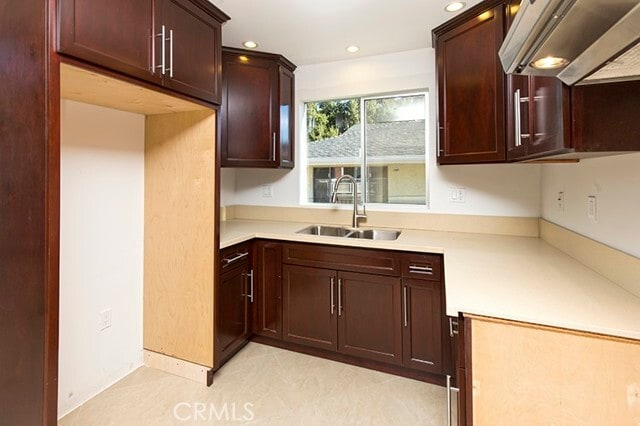 Building Photo - 3240 Montrose Ave