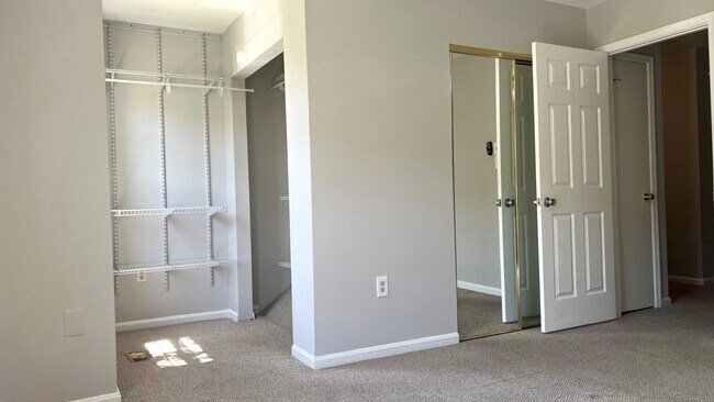 Building Photo - 5808 Waterdale Ct