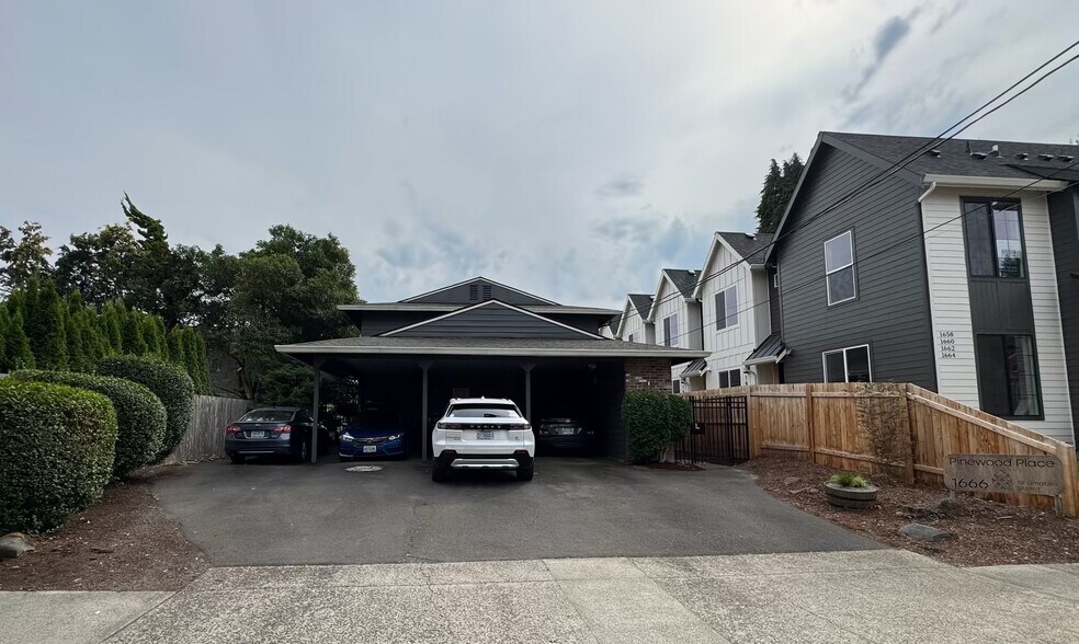 Building Photo - 1666 SE Umatilla St
