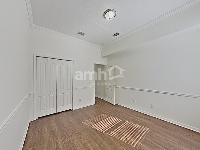 Building Photo - 832 Innergary Place