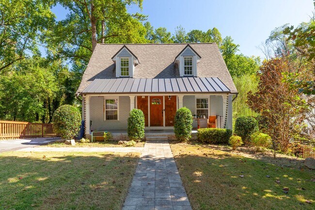 Primary Photo - Gorgeous 4/3.5 w/ Bedroom on Main & Large,...