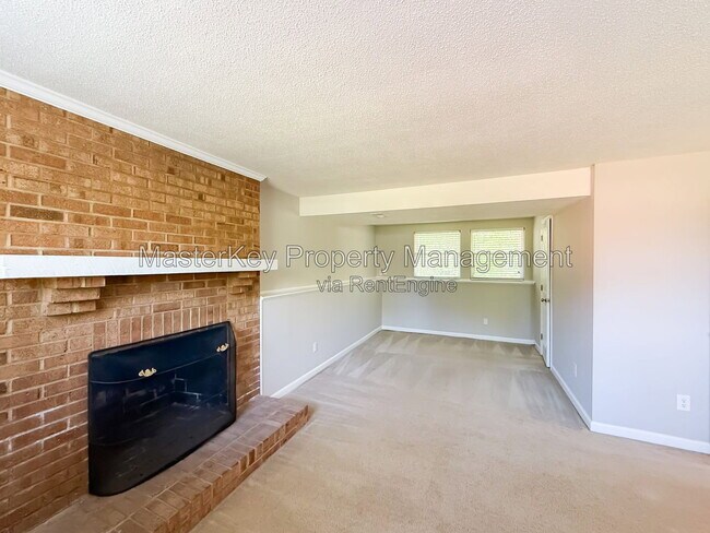 Building Photo - 704 E Dynasty Dr