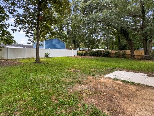 Building Photo - 5805 Chaucer Dr