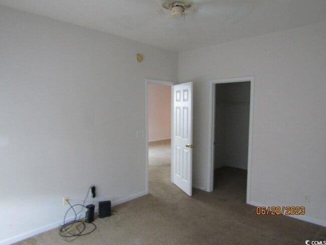 Building Photo - 901 W Port Dr