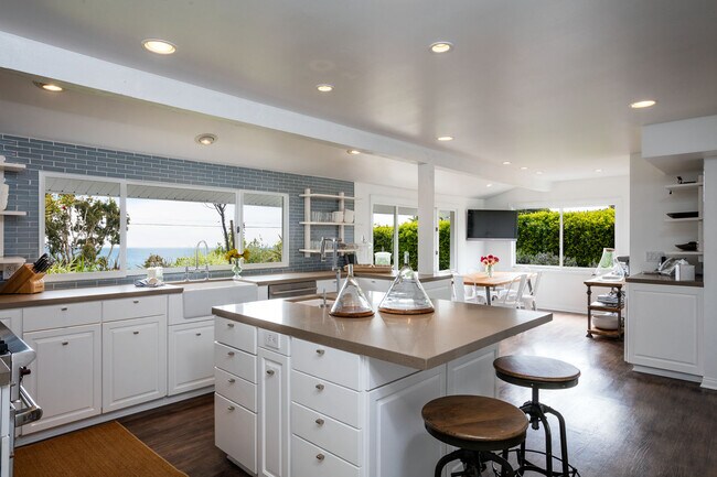 Kitchen - 29225 Cliffside Dr