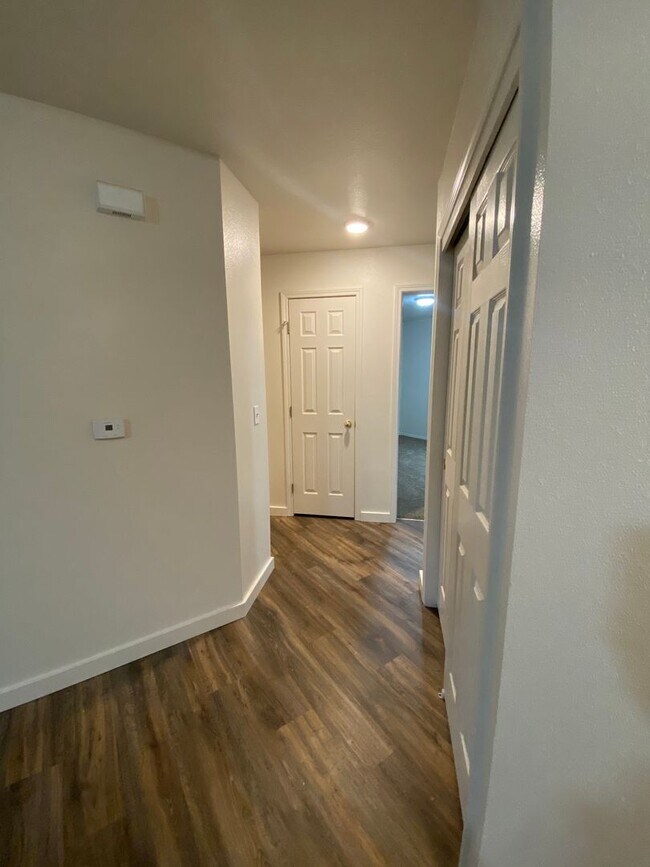 Building Photo - 331 S Meridian Rd