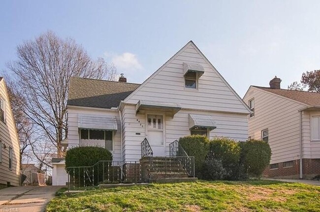Primary Photo - Charming 3-Bedroom Property in Prime Location