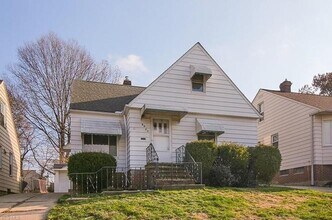 Building Photo - Charming 3-Bedroom Property in Prime Location