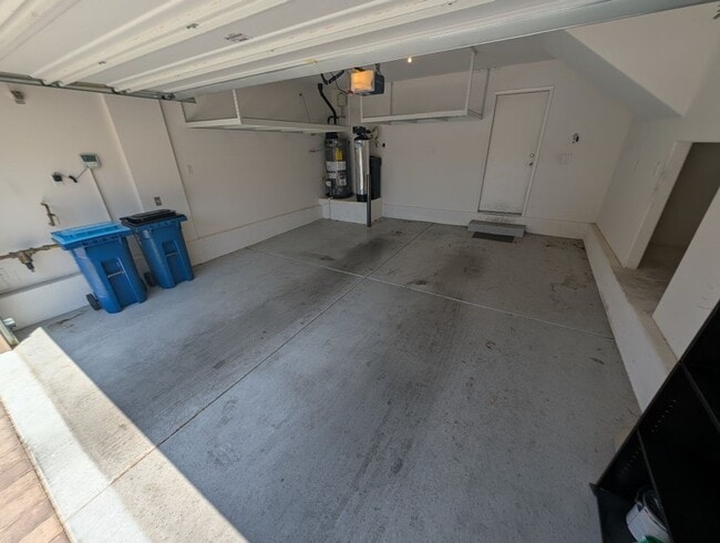 Building Photo - 10544 Headwind Ave