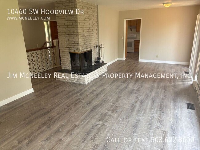 Building Photo - 10460 SW Hoodview Dr
