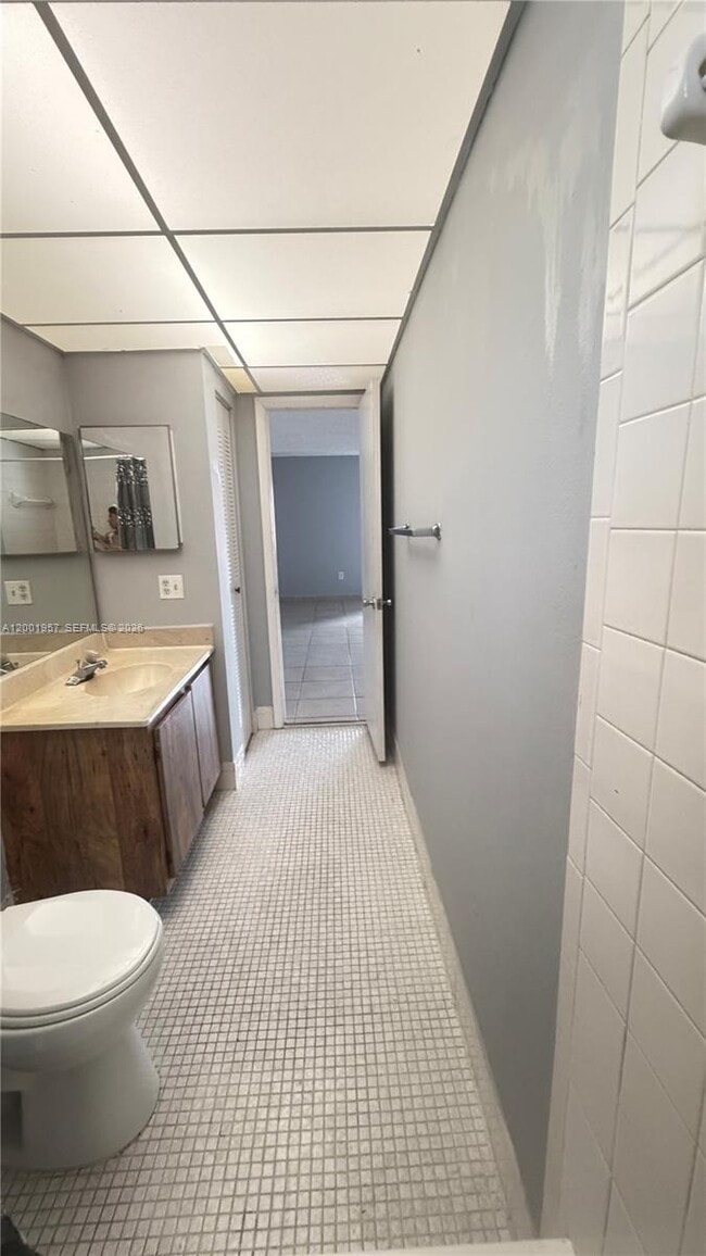 Building Photo - 9375 Fontainebleau Blvd