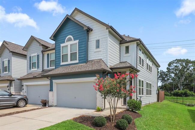 Building Photo - 7325 Hinsdale Dr